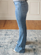 Load image into Gallery viewer, Judy Blue Mid Rise Trouser Flares
